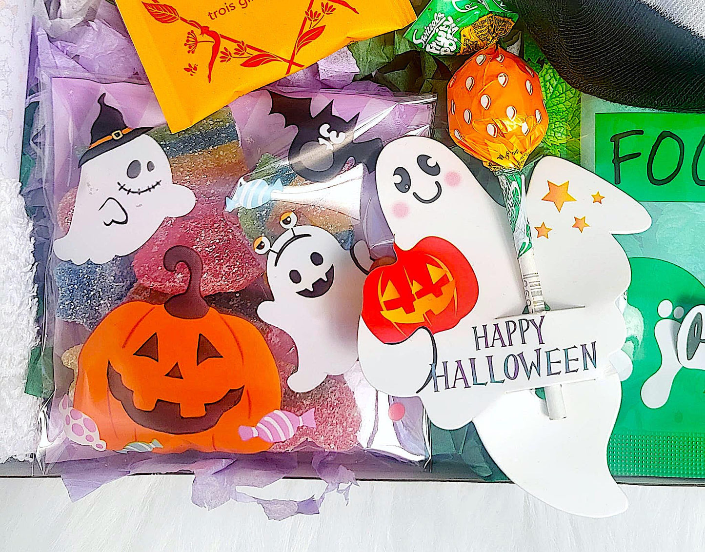 HAPPY HALLOWEEN Treats Gift Box, Trick or Treat Halloween Gift Hamper, Scary Halloween Care Package, Halloween Hug in a Box, Boo, Witch