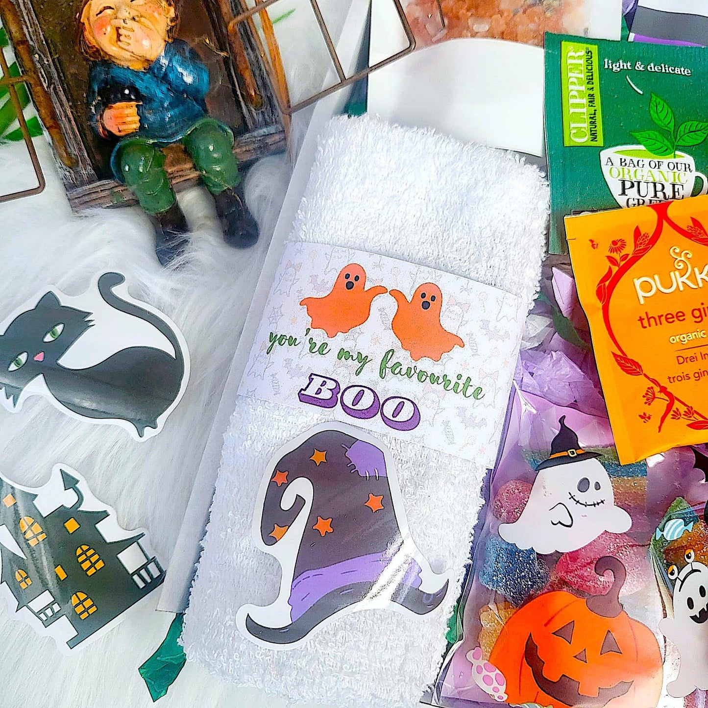 HAPPY HALLOWEEN Treats Gift Box, Trick or Treat Halloween Gift Hamper, Scary Halloween Care Package, Halloween Hug in a Box, Boo, Witch