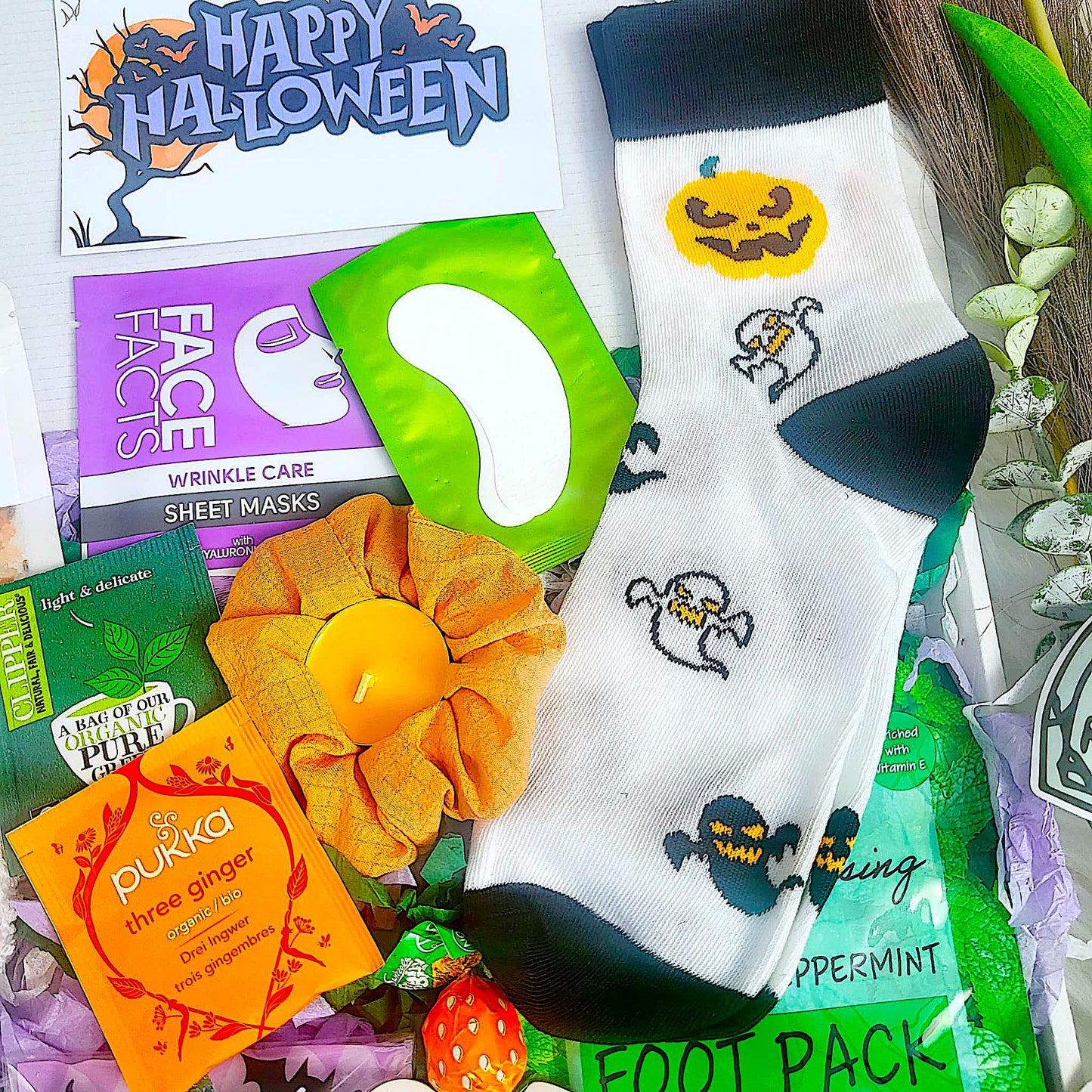 HAPPY HALLOWEEN Treats Gift Box, Trick or Treat Halloween Gift Hamper, Scary Halloween Care Package, Halloween Hug in a Box, Boo, Witch