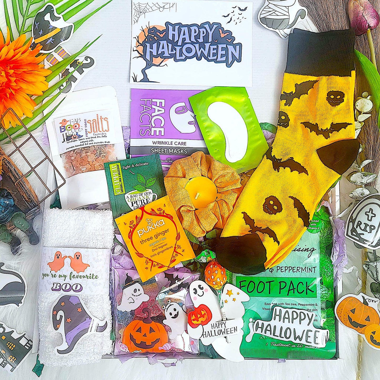 HAPPY HALLOWEEN Treats Gift Box, Trick or Treat Halloween Gift Hamper, Scary Halloween Care Package, Halloween Hug in a Box, Boo, Witch