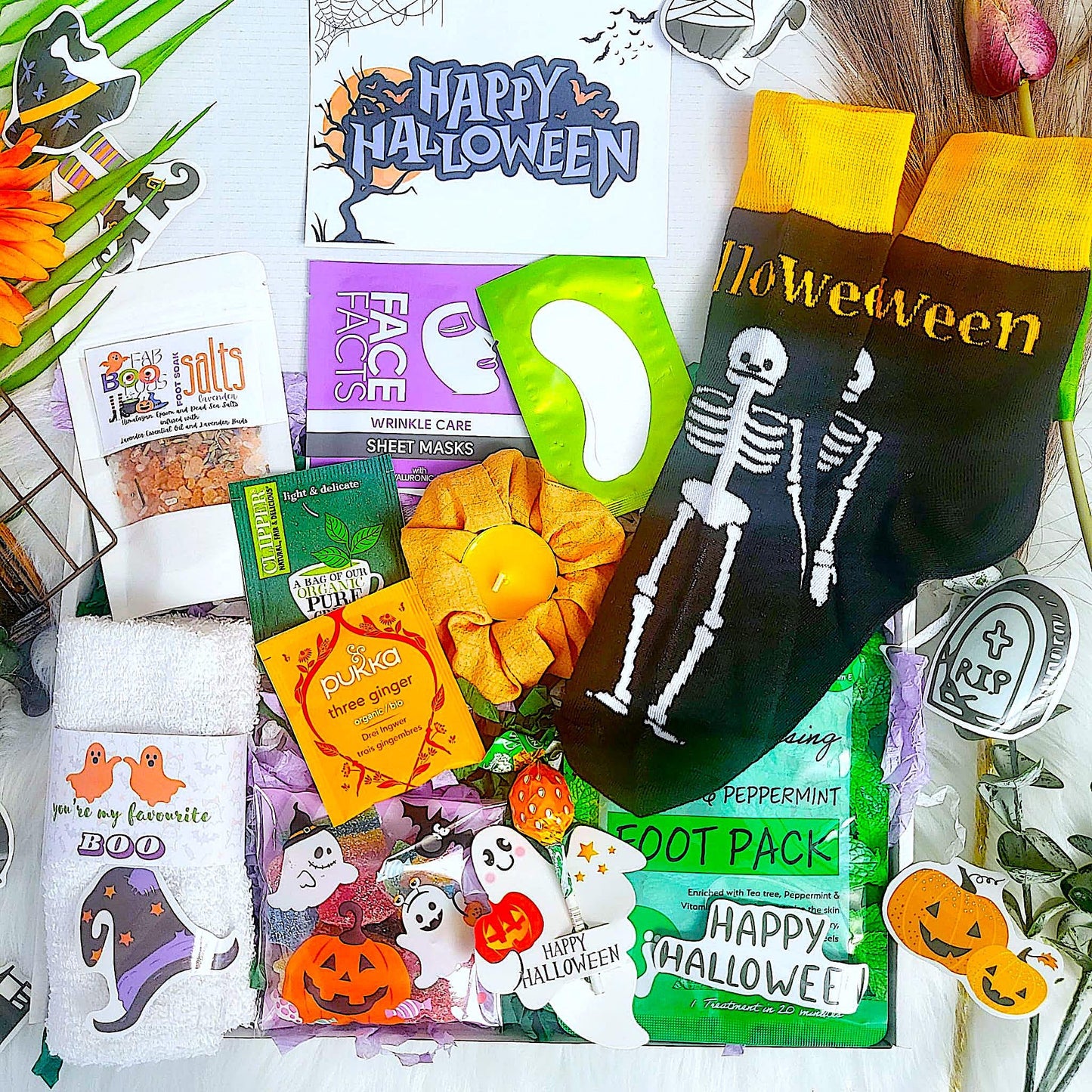HAPPY HALLOWEEN Treats Gift Box, Trick or Treat Halloween Gift Hamper, Scary Halloween Care Package, Halloween Hug in a Box, Boo, Witch