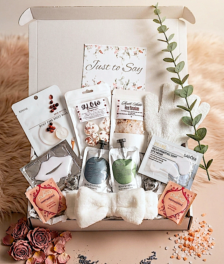 PURE WHITE PREGNANCY CARE PACKAGE  - MUM TO BE SPA IN A BOX