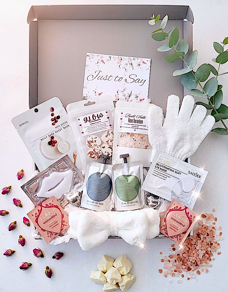 PURE WHITE PREGNANCY CARE PACKAGE  - MUM TO BE SPA IN A BOX